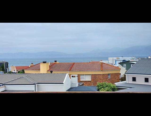 4 BEDROOM HOUSE FOR SALE IN PERLEMOENBAAI